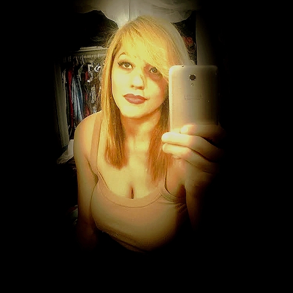 Meet your Posher, Raquel - Picture 1 of 1